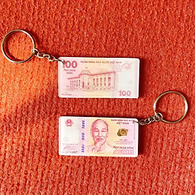 Móc khóa treo balo bằng mica hình tờ 100 đồng kỷ niệm 65 năm ngân hàng nha nước Việt Nam