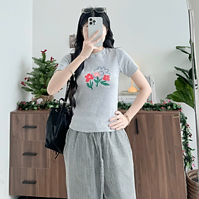 Áo thun form ôm chất liệu co giãn in hình hoa Bloom In Our Mind Miều Est.2013