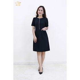 Đầm thiết kế danh cho đầm đẹp công sở và đầm tuổi trung niên form đầm suông phối khóa trước CV đen TTV540