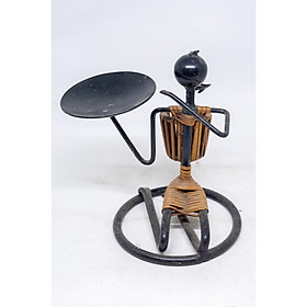 Mua Đế nến hình Cô gái dân tộc quỳ gối bằng sắt và mây