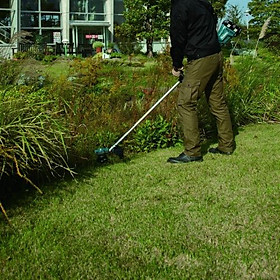 Mua MÁY CẮT CỎ DÙNG PIN (BL)(18V) (300MM/255MM)  MAKITA DUR187URF (01 SẠC NHANH 01 PIN 3.0 AH) - HÀNG CHÍNH HÃNG
