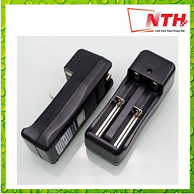 Mua SẠC PIN ĐÔI CHO PIN 18650 - NGUỒN 220V ( CÓ LÒ XO ) -NTH