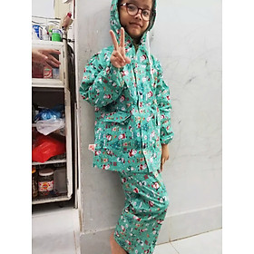 Quần áo mưa trẻ em từ 6 - 8 tuổi họa tiết hoạt hình , xinh xắn , vải dù chống thấm , có túi đựng dễ thương , giao màu ngẫu nhiên