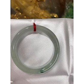 Vòng cẩm thạch tự nhiên TR LÝ A 47mm x 6,9 Màu Trắng Bóng điểm vân xanh lý thiệt là đẹp Nữ tay nhỏ 40kg - 47kg ạ