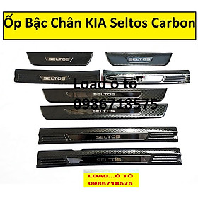 Ốp Bậc Cửa, Nẹp Bước Chân Trong, Ngoài KIA Seltos 2023-2020 Vân Carbon Đen Cao Cấp, Trang Bị Sẵn Keo Dán 3M