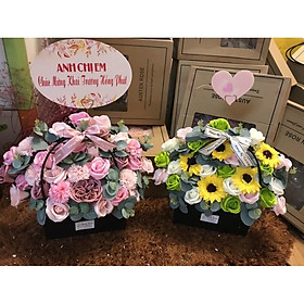 Mua Lẵng mix các loại hoa sáp  Hoa lụa cao cấp. Kích thuớc 40x40cm. Lịch sự  sang trọng