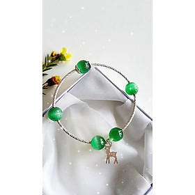 Vòng tay đá phong thủy màu xanh lục mix charm bạc, hợp với mạng/mệnh Hỏa, Mộc