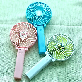 Mua Quạt Cầm Tay Mini Gấp Gọn Có Đèn Kèm Pin Sạc (Màu Ngẫu Nhiên)