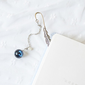 Bookmark, Kẹp Sách Lông Vũ Kim Loại Phối Charm Tròn Theo Cung Hoàng Đạo - Cung Ma Kết