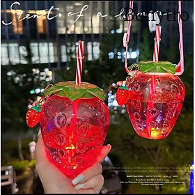Bình nước hình trái dâu tặng kèm móc khóa trái dâu siêu dễ thương 