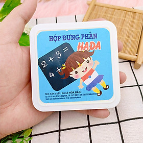 Hộp phấn học sinh bằng nhựa 9cm x 9cm ( 4 phấn trắng, 1 miếng bôi bảng )