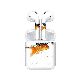 Mua Miếng dán skin chống bẩn cho tai nghe AirPods in hình Cá vàng - bet001 (bản không dây 1 và 2)