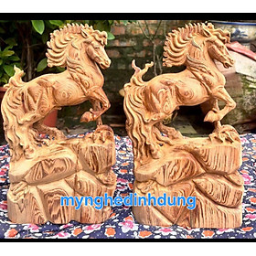 Mua Tượng con ngựa thong dong phong thủy bằng gỗ ngọc am thơm nức cao 40x23x8cm