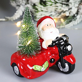 Xe tải Giáng sinh màu đỏ Santa Đang tiến hành xe tay ga với cây thông Giáng sinh sáng lên trong trang trí bàn kính gốm gốm cho ngày lễ Giáng sinh
