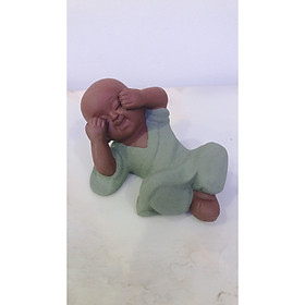 Tượng chú tiểu nằm ché mắt