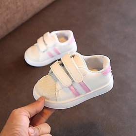 Giày em bé dáng thể thao cực cute với họa tiết 2 sọc độc đáo T2
