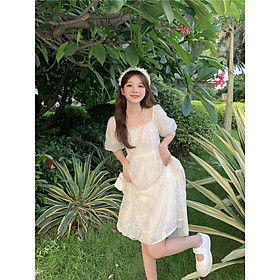 Hình ảnh Đầm ren hoa nổi cổ vuông tay phồng tiểu thư