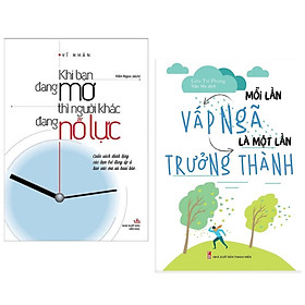 Combo Sách Sống Hết Mình:  Khi Bạn Đang Mơ Thì Người Khác Đang Nỗ Lực +  Mỗi Lần Vấp Ngã Là Một Lần Trưởng Thành - (Sách Kỹ Nắng Sống / Tặng Kèm Postcard Greenlife)