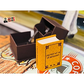 (Bản vi quyền in 100 cuốn bản kèm hộp meca cứng trong 3 mặt và bộ 3 postcard màu) CHUYỆN KỲ DỊ VỀ BENJAMIN – F. Scott Fitzgerald – Nguyễn Việt Hải dịch - Phúc Minh Books