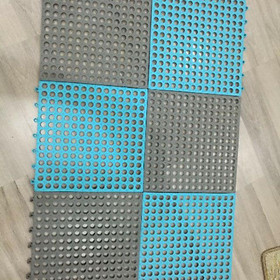 Thảm nhựa lỗ kháng khuẩn, chống trơn, trượt nhà tắm (kích thước 30x30cm)