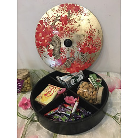Mua KHAY - HỘP ĐỰNG BÁNH MỨT SƠN MÀI Tròn nền dát vàng sang trọng vẽ hoa đào ngày tết. SALE 10% Hộp sơn mài tết cao cấp. Quà Tặng ý nghĩa cho dịp tết. Đẳng cấp  Sang Trọng  vừa túi tiền. Món quà thiết thực cho mùa tết trọn niềm vui.
