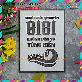Tranh gỗ treo tường_Người chèo thuyền giỏi không đến từ vùng biển_CRN_01 . Kích thước 40.5x30cm