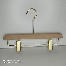 Mua kẹp gỗ treo quần chân váy.móc kẹp bằng gỗ mộc có thanh ngang đầu kẹp mạ vàng  phụ kiện cho shop thời trang