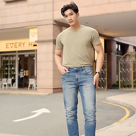 Quần Jean Thời Trang Basic Nam Dài Ninomaxx vải mềm, thoáng khí và có khả năng co giãn nhẹ 2207015
