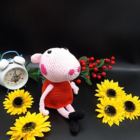 Gấu bông móc len Amigurumi cao cấp – Heo Peppa Váy đỏ quà tặng nhồi bông – SP000322