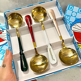 Mua Set 4 Thìa Inox Mạ Vàng Khắc Hình Doraemon Dễ thương Kèm Hộp Sang Trọng - Hàng Loại 1- MINIIN