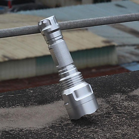 Mua Đèn Pin ️️ Đèn Pin Siêu Sáng C8 V2-1A chiếu xa