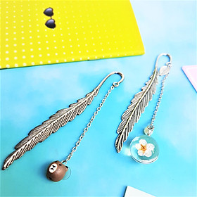 Combo 2 Bookmark Đánh Dấu Sách Lông Vũ Kim Loại Phối Quả Cầu Thủy Tinh Hình Hoa Anh Đào Và Gấu Nâu Đậm