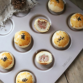 Khuôn Làm Bánh CHEF MADE Chống Dính (12 Ô)