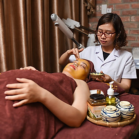 Liệu Trình Đắp Mặt Nạ Thuốc Bắc Hạ Thổ Lòng Đỏ Trứng Gà tại Spa Natural Queen