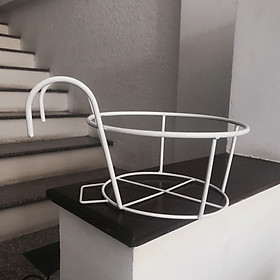 Giá sắt hình tròn treo chậu hoa ban công