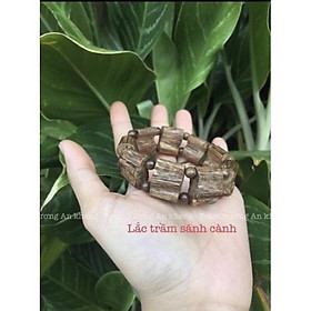 Lắc trầm hương sánh cành