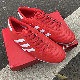 2 chiếc giày đá bóng sân cỏ nhân tạo Wika 3 sọc đỏ 2022