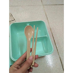 Hộp Cơm 2 Ngăn Hình Vuông Có Nắp Ron Chống Tràn Chất Liệu Nhựa Lúa Mạch Dung Tích 1100ml Tặng Kèm Muỗng Đũa