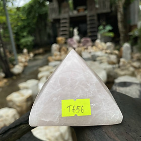 Kim tự tháp thạch anh hồng NHA SAN T656 Đồ phong thủy để trên ô tô - 320 gr (5.5 x 7 (cm)