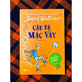 Cậu bé mặc váy