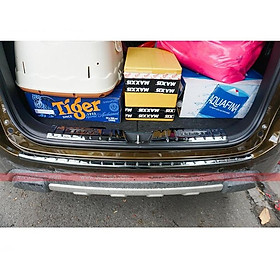 Nẹp chống trày cốp, ốp bậc cốp theo xe SUZUKI XL7 2020 mẫu titan, cacbon chất liệu không gỉ, bảo vệ cốp xe ô tô