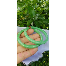 ️Cặp vòng tay đá ngọc cẩm thạch bản vuông V Đậu 50mm Size vòng 50mm x dầy 5mm x bản mỏng cao 5mm màu xanh lá ngọc đậu đều bóng đẹp Nữ Mệnh Mộc Hoả Thủy 49kg - 53kg đeo ạ