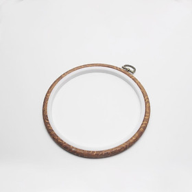 Mua Khung thêu nhựa hình tròn họa tiết gỗ phong cách vintage trang trí