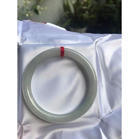 CHIẾC VÒNG TAY ĐÁ CẨM THẠCH MỚI TR LÝ A54 size 54mm x dầy 7,8mm  MÀU TRẮNG ÁNH XANH LÝ NHẸ ĐẸP  NỮ 54kg đến 64kg Đeo tay đẹp ạ