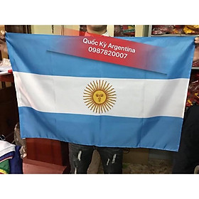 Hãy cùng xem hình ảnh về cờ quốc kỳ Argentina - một biểu tượng đại diện cho đất nước Nam Mỹ này. Với sắc xanh sâu, trắng và vàng rực rỡ, cờ Argentina là một trong những lá cờ đẹp nhất trên thế giới. Đó cũng là lý do vì sao nó được thanh niên Argentina đeo trên áo để cổ vũ cho đội tuyển bóng đá quốc gia của họ.