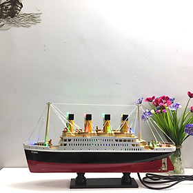 Mô hình du thuyền gỗ RMS Titanic (thân 40cm - đèn led màu)