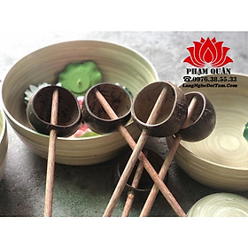 Mua Gáo dừa to múc nước ( dùng trong gội đầu dưỡng sinh)