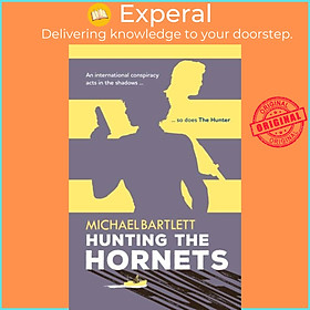 Sách - Hunting the Hornets by Michael Bartlett (UK edition, paperback)