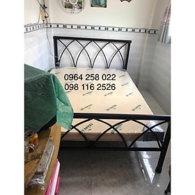 Giường lưới đen ngang 1m6 dài 2m tphcm.