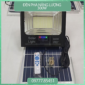 Đèn pha led năng lượng mặt trời 300W